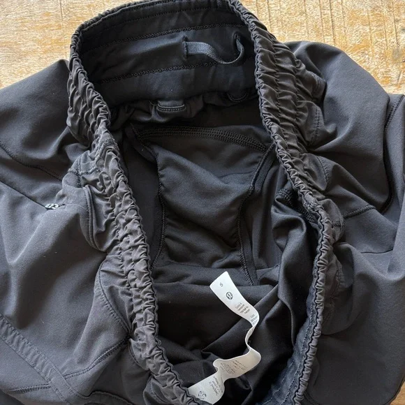 Lululemon Women’s Athletic Shorts size 6 - Picture 6 of 9